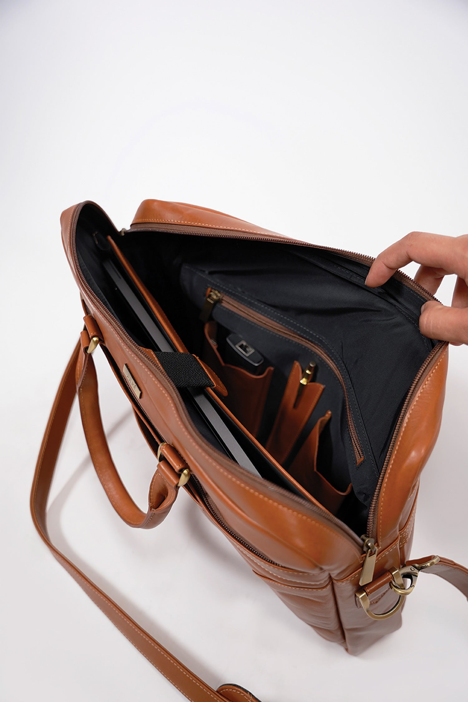 Mens original leather classic laptop bag in tan colour with shoulder strap by JULKE