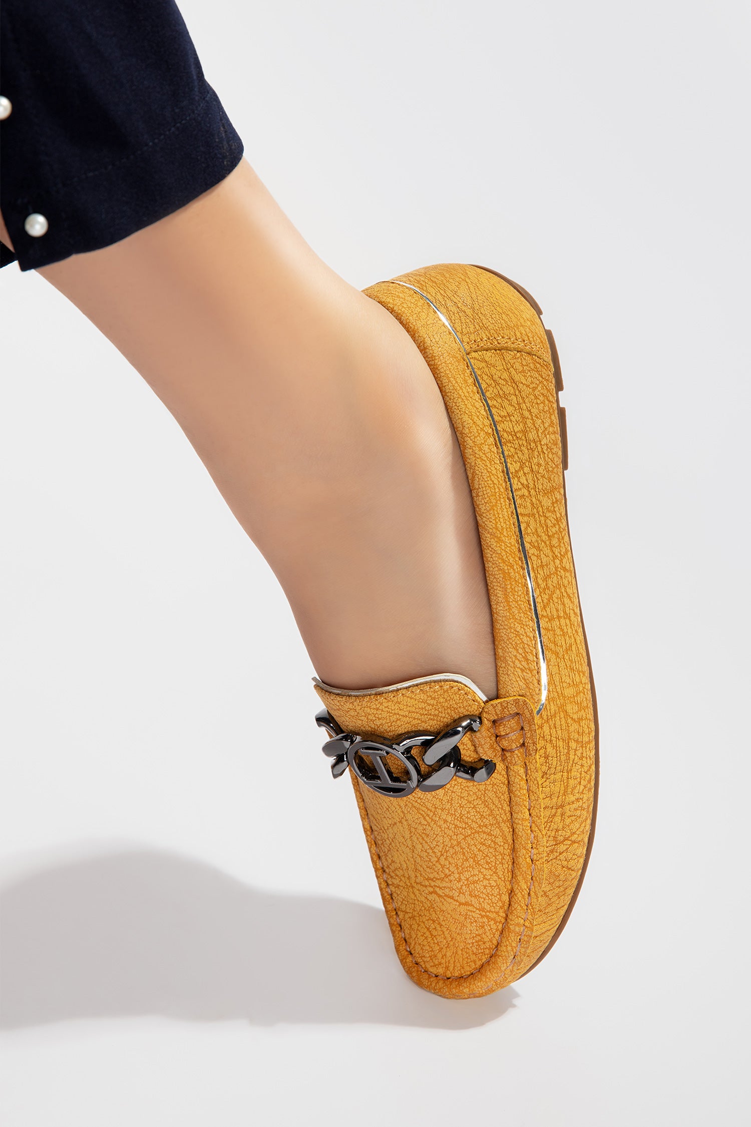 Women leather moccasins in yellow colour with texture, metal chain and logo by JULKE