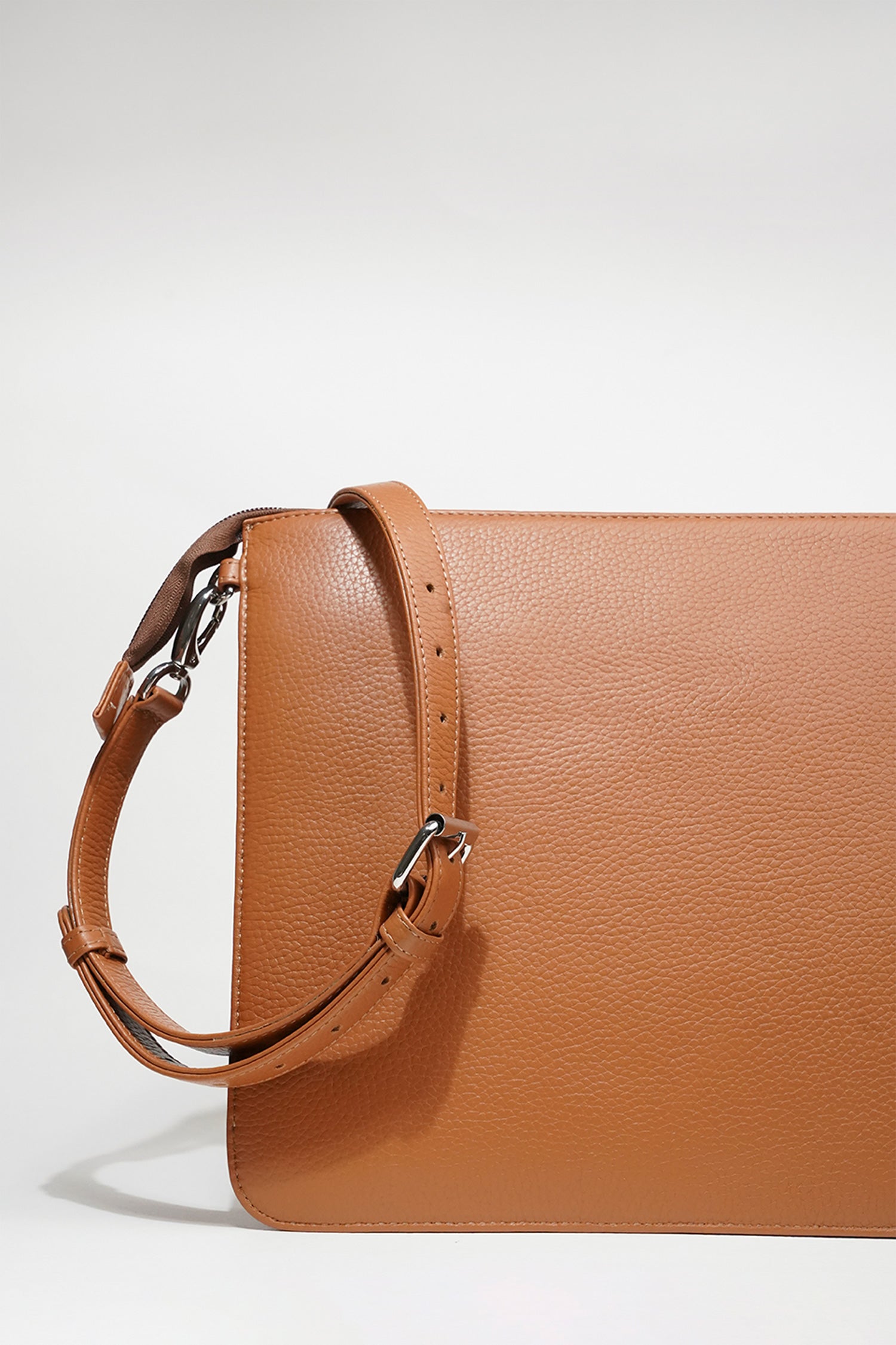 Leather laptop sleeve in tan colour with shoulder strap by JULKE