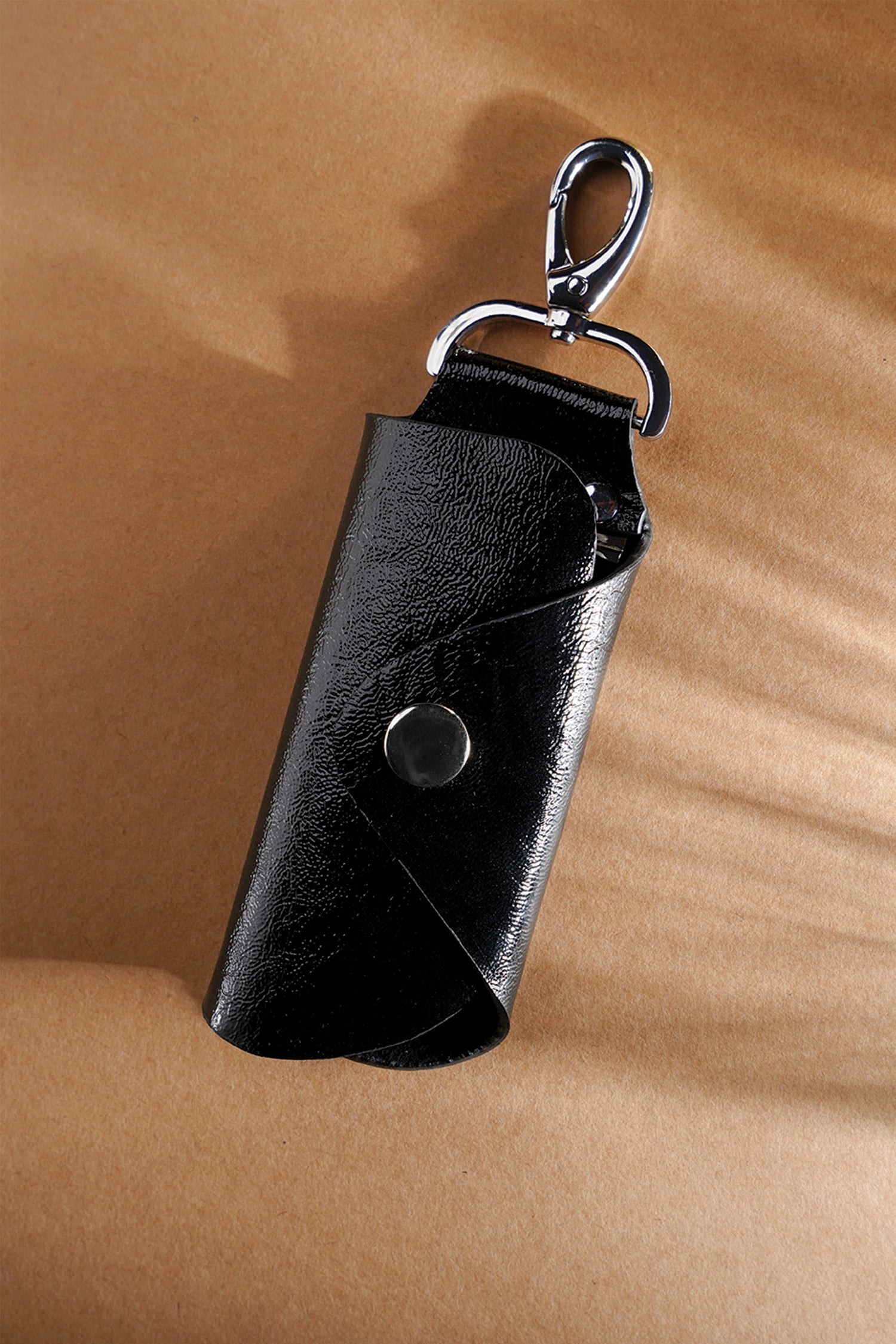 Leather key ring set in glossy black colour with silver metal hook by JULKE