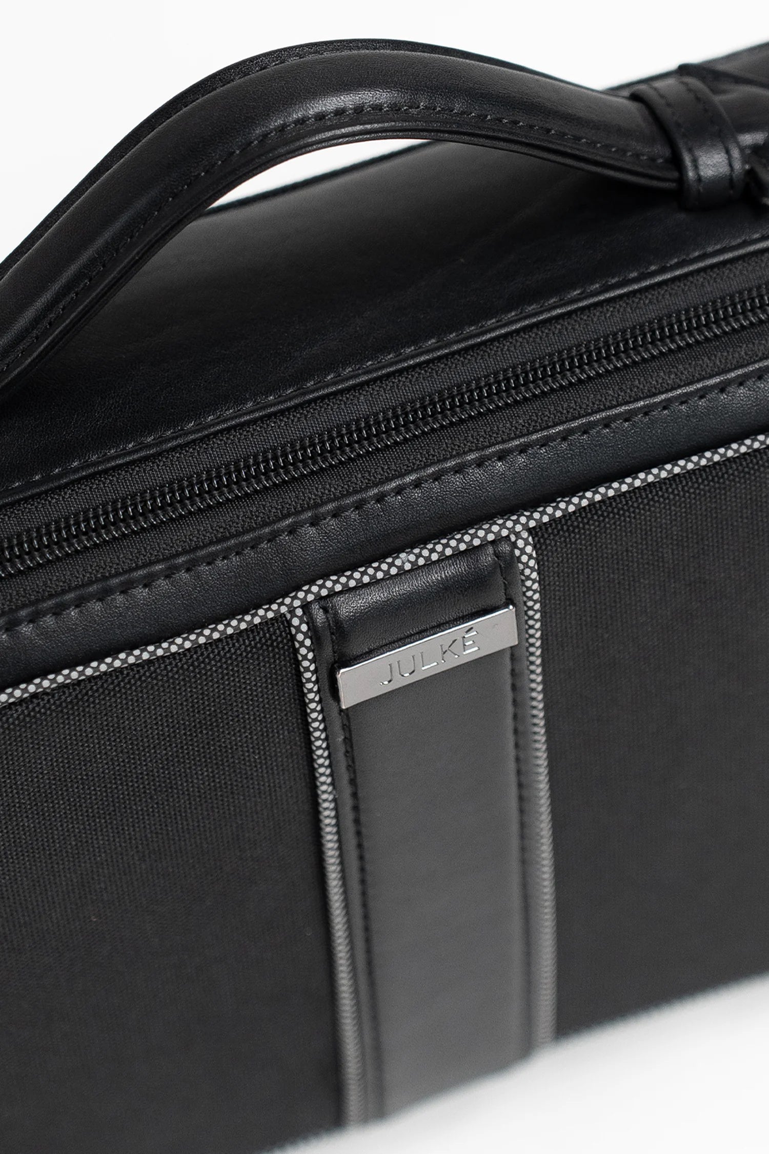 Zalver - Travel Accessories | Julké