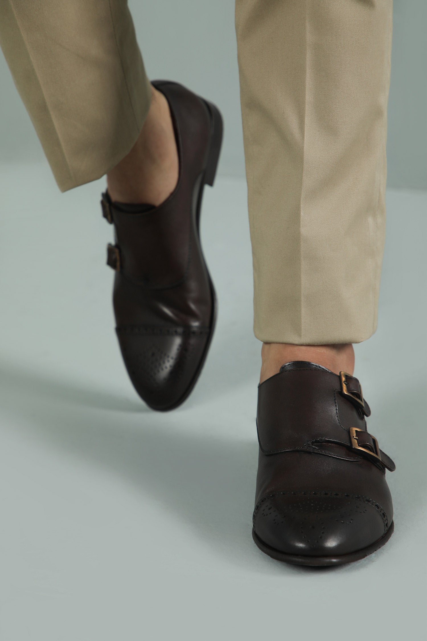 Mens original leather shoes in brown colour with double monk strap and toe cap by JULKE.