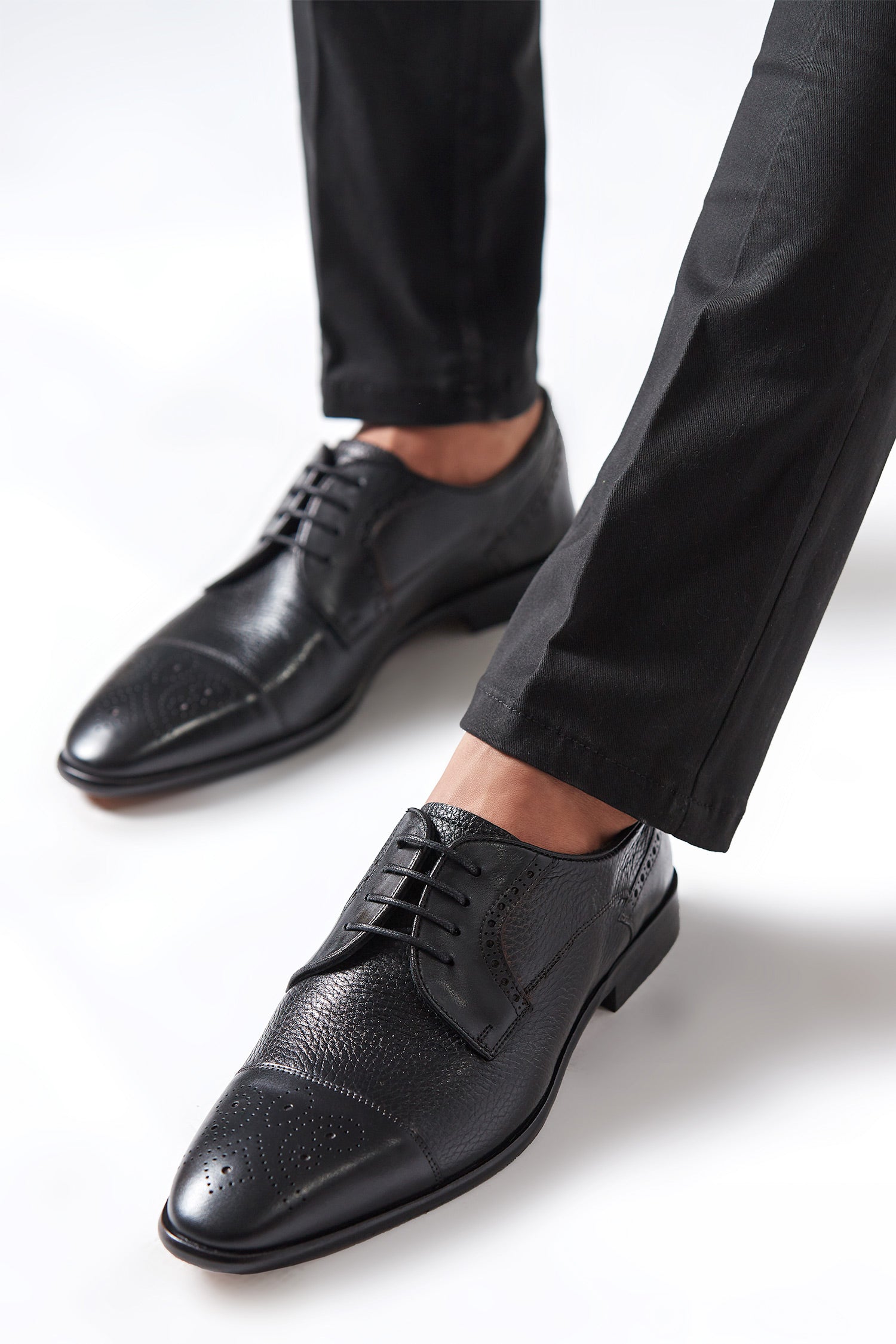 Mens shoes in original deerskin leather with in black colour with laces by JULKE