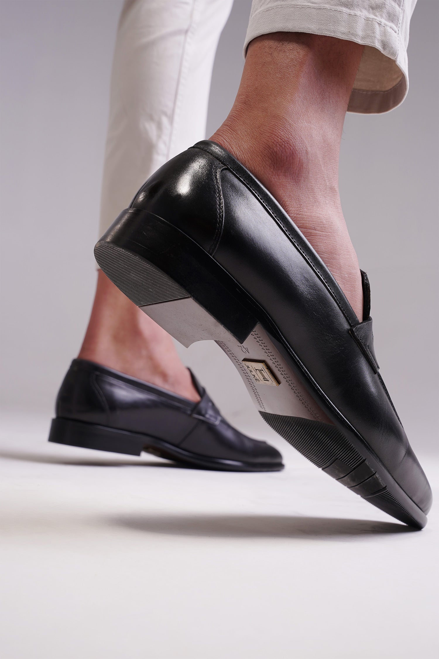 Mens original leather shoes in black colour with two tone by JULKE