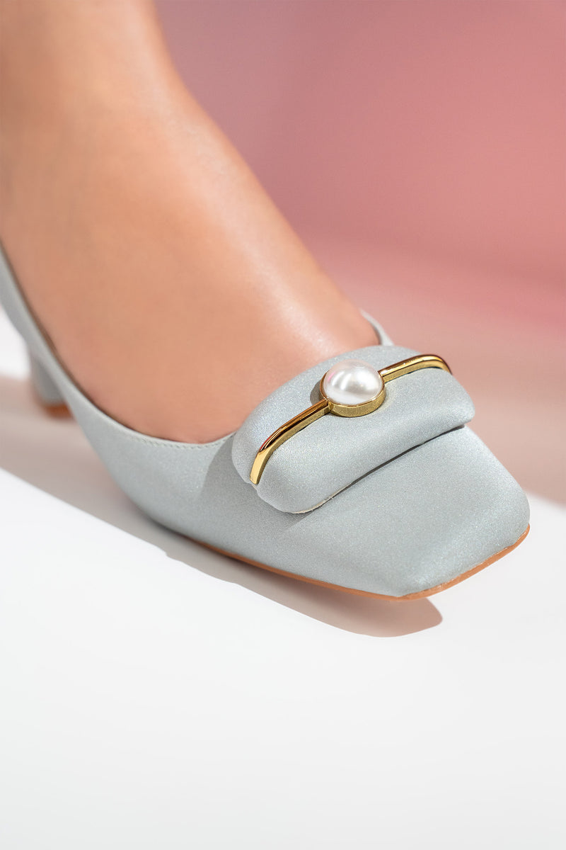 Women's light gray block heel slingback shoes with square toe and  matching pearl and satin brooch by JULKE.