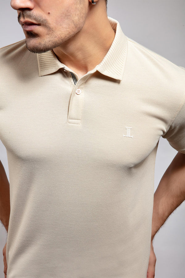 Mens summer polo shirt in off white colour with matching crosshatch tipped collar and half sleeves by JULKE.