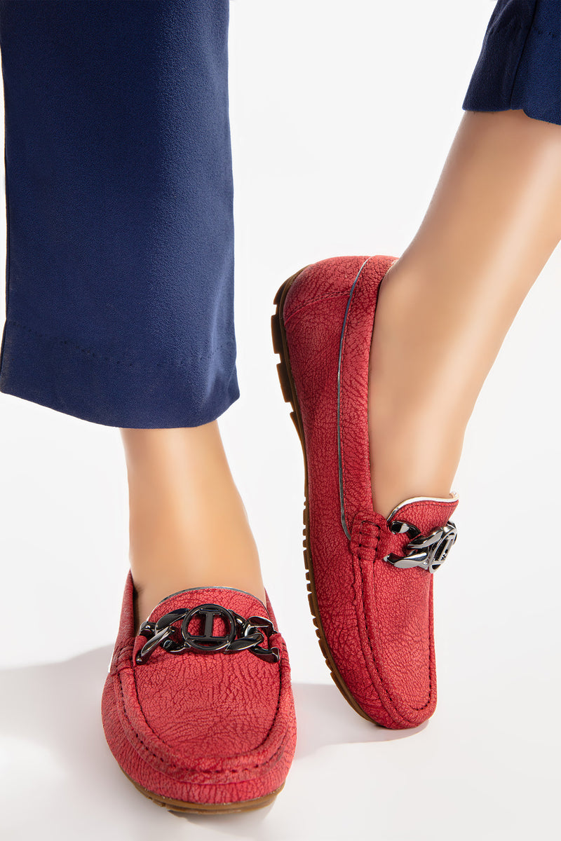 Women leather moccasins in dark pink colour with texture, metal chain and logo by  JULKE