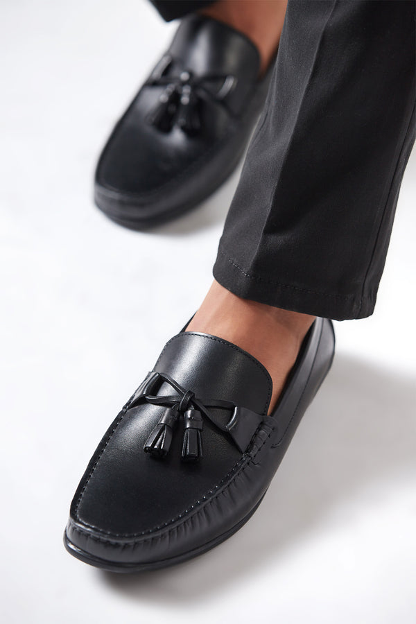 Mens original leather moccasins in black colour with tassels by JULKE