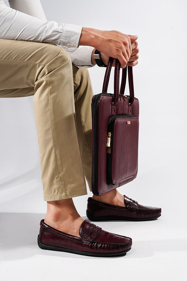 Mens leather laptop sleeve in burgundy colour with top handle