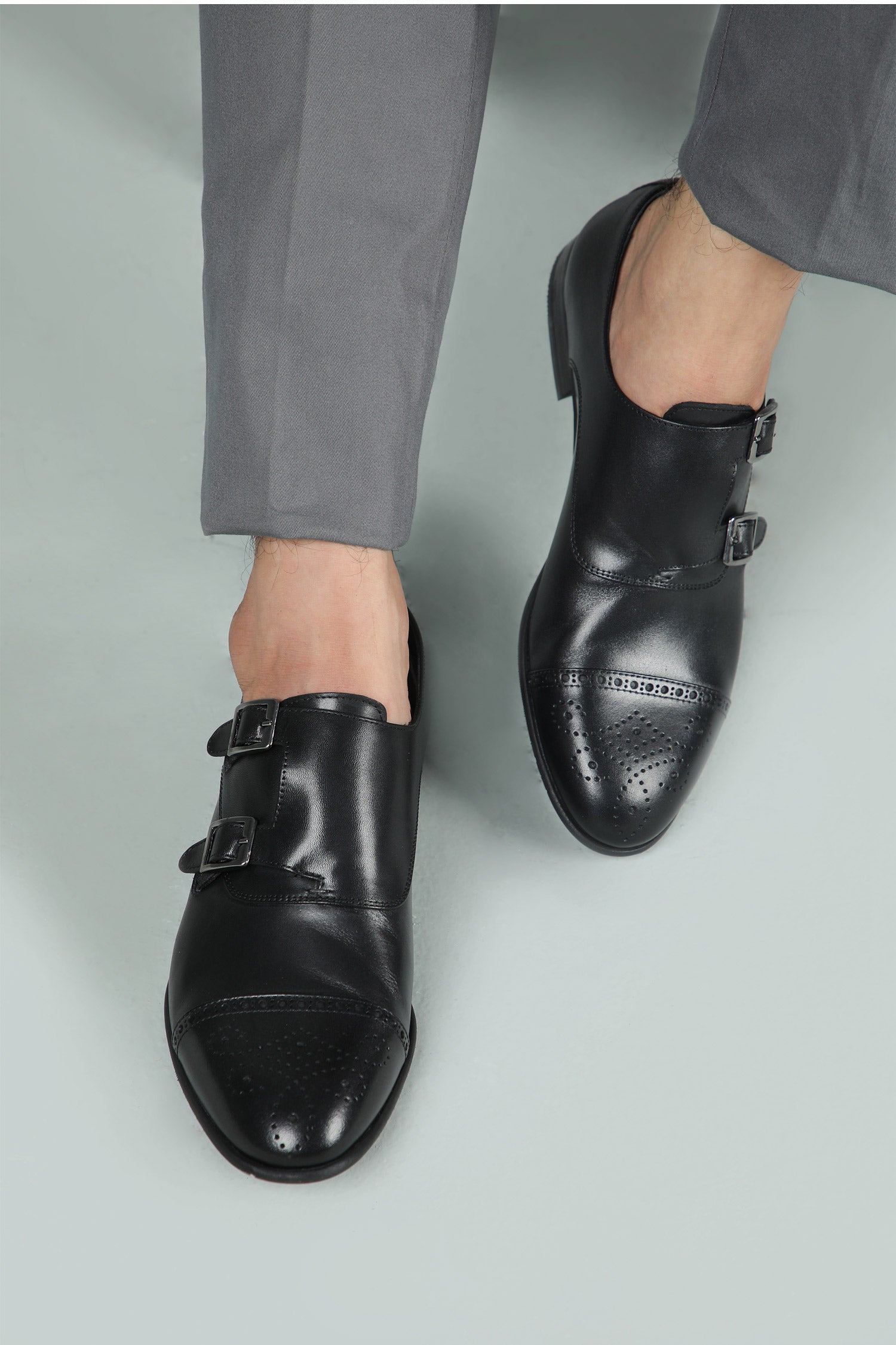 Mens original leather shoes in black colour with double monk strap and toe cap by JULKE. 