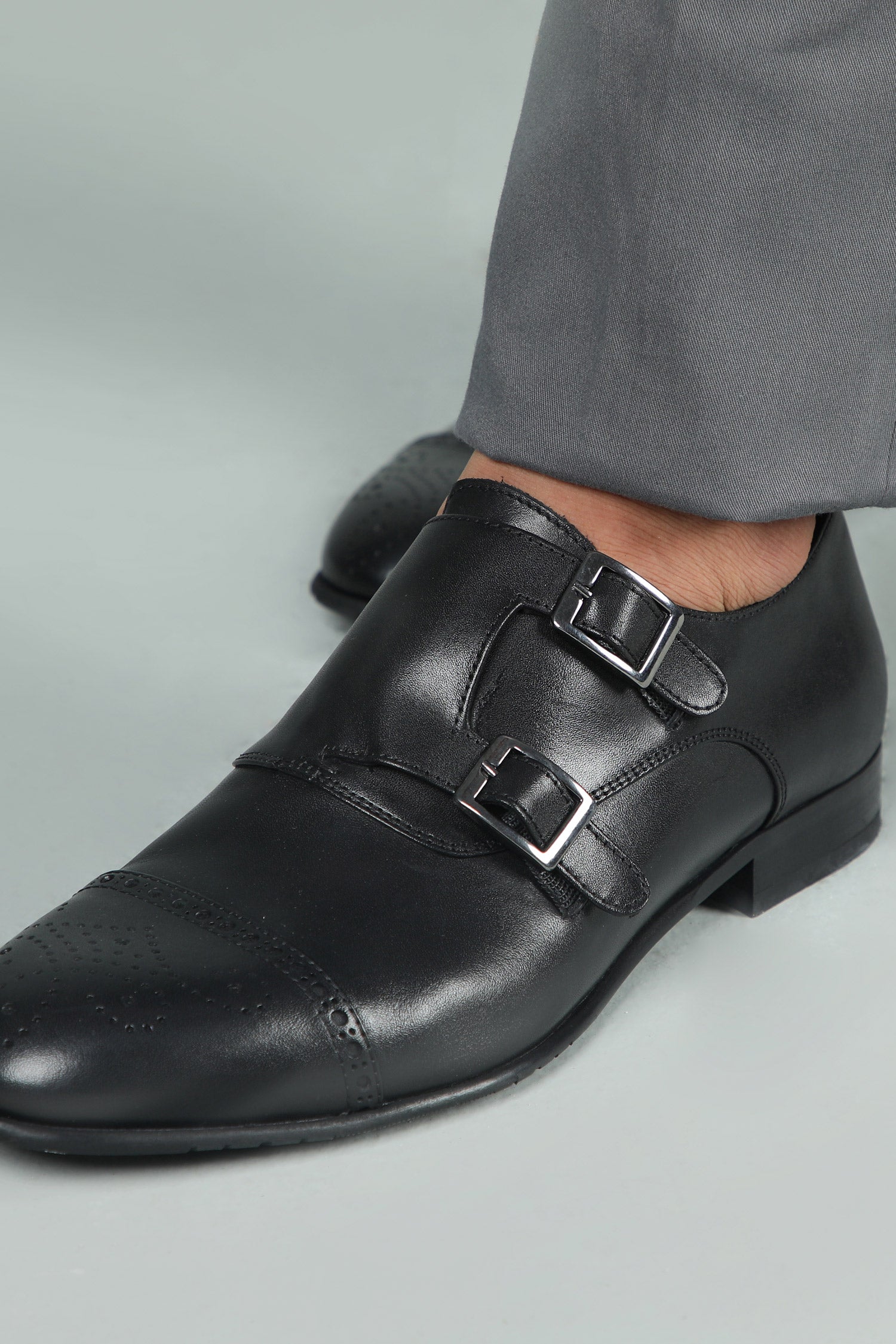 Mens original leather shoes in black colour with double monk strap and toe cap by JULKE. 
