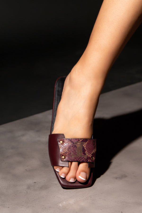 Women flat shoes in burgundy colour with snake print leather by JULKE