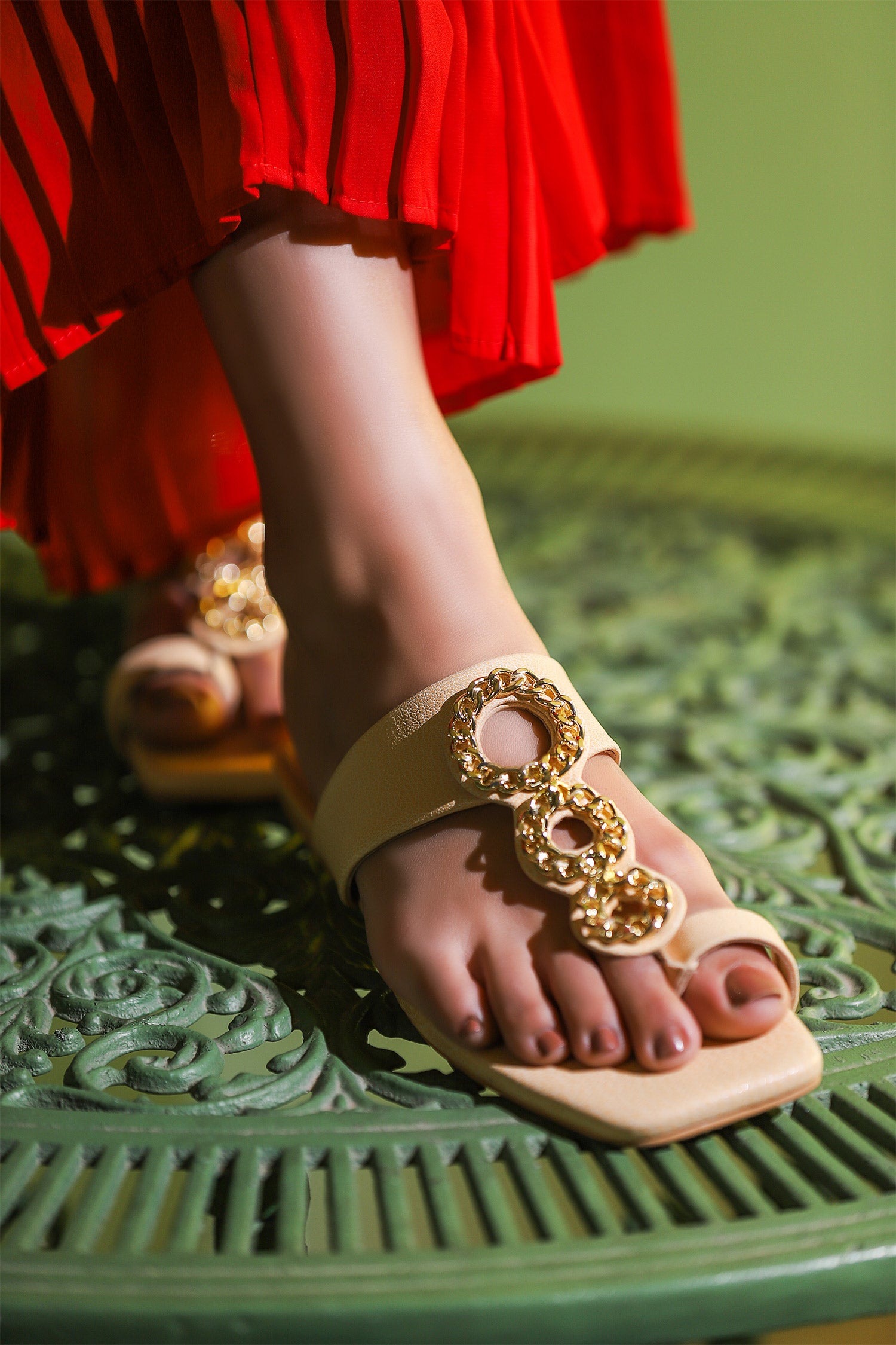 Women leather summer flats in beige colour with toe strap & gold chain in beige colour by JULKE